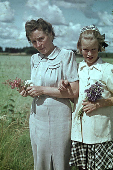 Aia och Elvy, Körtingsberg 1946. Foto: Karl Eevin