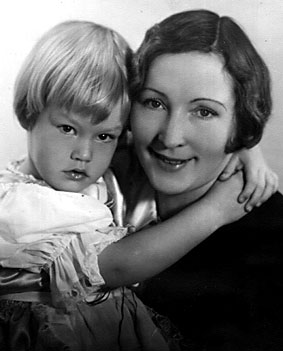Aia med mamma Elvy